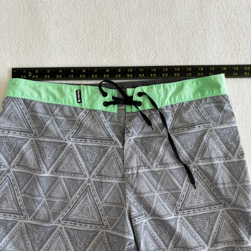 Hurley Phantom Board Shorts Mens 34 Grey Green Geometric Triangle‎ Swim Trunks